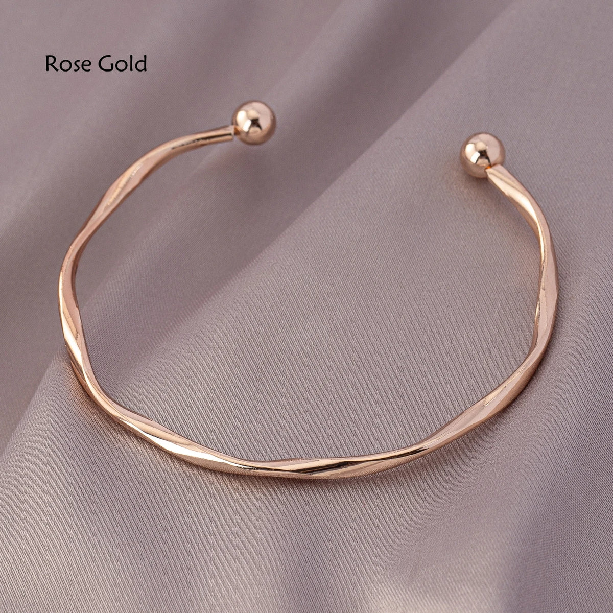 Black Friday: a Women's Bracelet with a Twisted Open Design, Adjustable, Simple and Versatile, Suitable for Everyday Wear