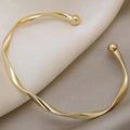 Black Friday: a Women's Bracelet with a Twisted Open Design, Adjustable, Simple and Versatile, Suitable for Everyday Wear